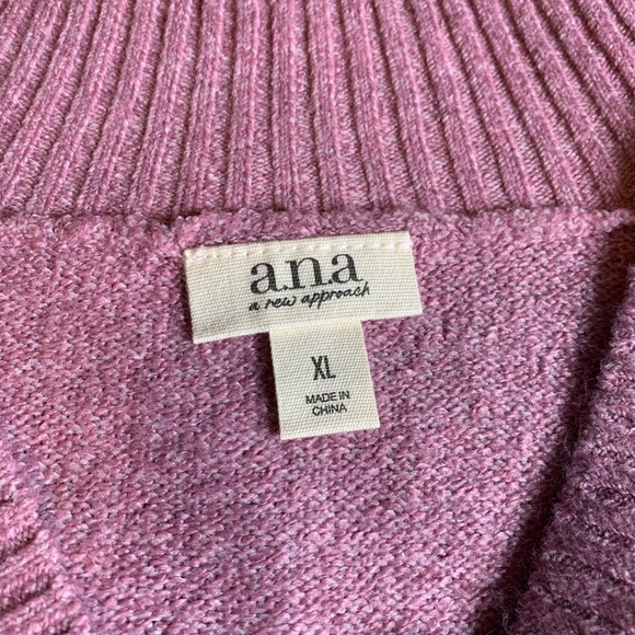 NWT V-Neck Sweater 🌸 - Picture 5 of 8